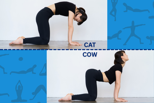 Una mujer realizando la postura de yoga gato-vaca.